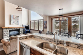 3BR Townhome - Walk to Slopes